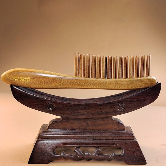 Double-row toothed hair smoothing massage comb for lazy people to comb hair super fast in the morning and massage natural sandalwood comb