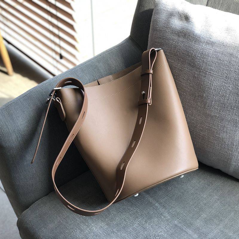 菲色如华2020新款牛皮气质女斜挎包 菲色如华女士包袋