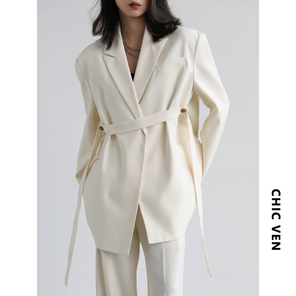 CHICVEN「性别流动」设计感小众宽肩飘带中长垂感西装外套女西服