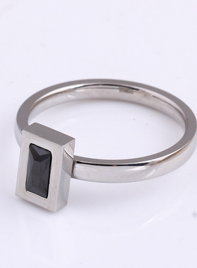 钛钢黑色方形水晶饰品戒指