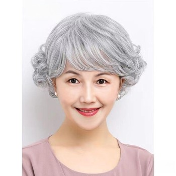 ເວທີ props ສະແດງໃຫ້ເຫັນ wig lady ອາຍຸມີບົດບາດໃນໄວກາງຄົນຜູ້ສູງອາຍຸ grandmother ສີເທົາ wig ແມ່ຍິງ curls ສັ້ນ