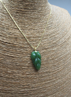 和田玉碧玉叶子吊坠女款