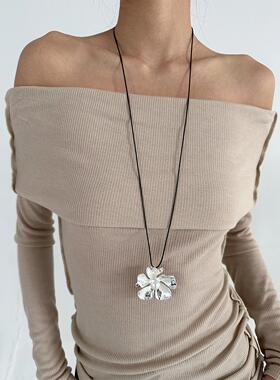 银色金属花朵项链多戴法