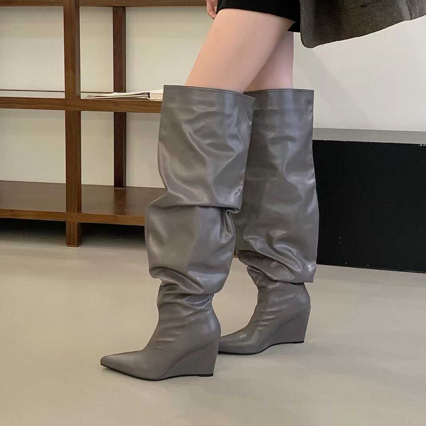 欧美坡跟尖头高跟高筒过膝西部牛仔靴褶皱灯笼靴宽筒时装加绒女靴,淘宝优惠券,粉丝福利购,淘宝优惠卷