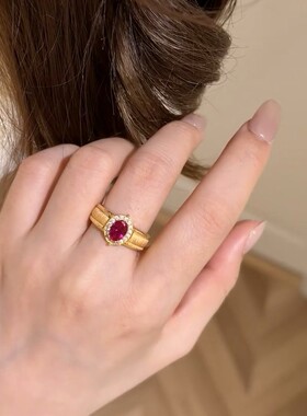 拉丝工艺红宝石鸽子蛋戒指重工高级感复古彩钻宽面金色戒指