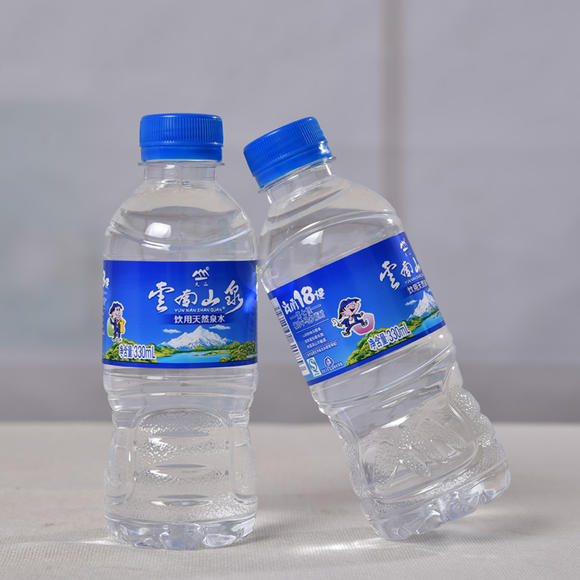 大山云南山泉饮用天然泉水330mlx12瓶/24瓶云南山泉水矿泉水瓶装_虎窝淘