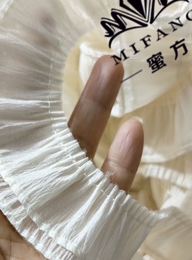荷叶边领口装饰轻奢珍珠花边配裙