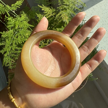 新疆和田玉且末天地糖手镯内径56mm油润细腻带证书