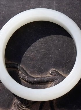 天然新疆和田玉籽料玉手镯子