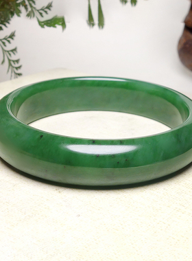 收藏级和田碧玉菠菜绿女款玉镯