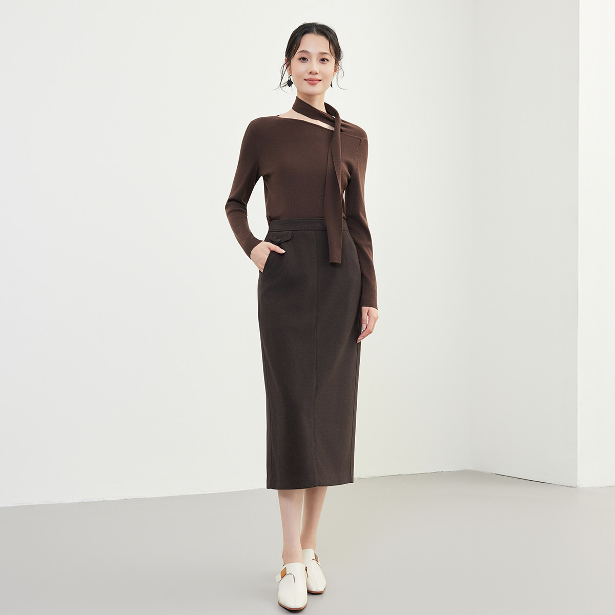 佳人苑半身裙女2025年冬季新款高腰后开叉设计针织半身裙简约时髦,淘宝优惠券,粉丝福利购,淘宝优惠卷