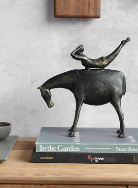 现代新中式复古文艺术铸铁雕塑人马装饰摆件样板间书房办公室陈设