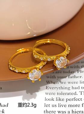 结婚戒指锆石对戒仿真黄金色婚嫁首饰订婚指环假钻戒求婚道具一对