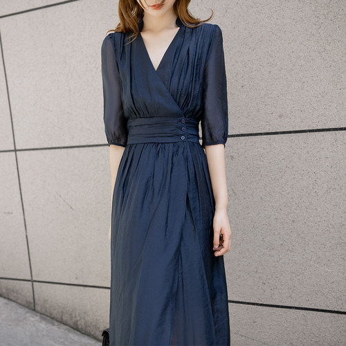 藏蓝色V领别致高级感连衣裙女夏2026气质收腰泡泡袖天丝仙女长裙 - 图1