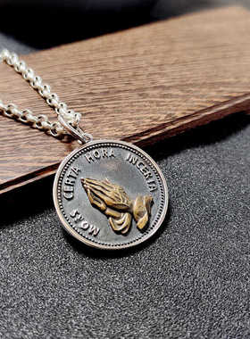 925纯银圆吊牌 双手合十祈祷 简约百搭吊坠男女款配T经典项坠