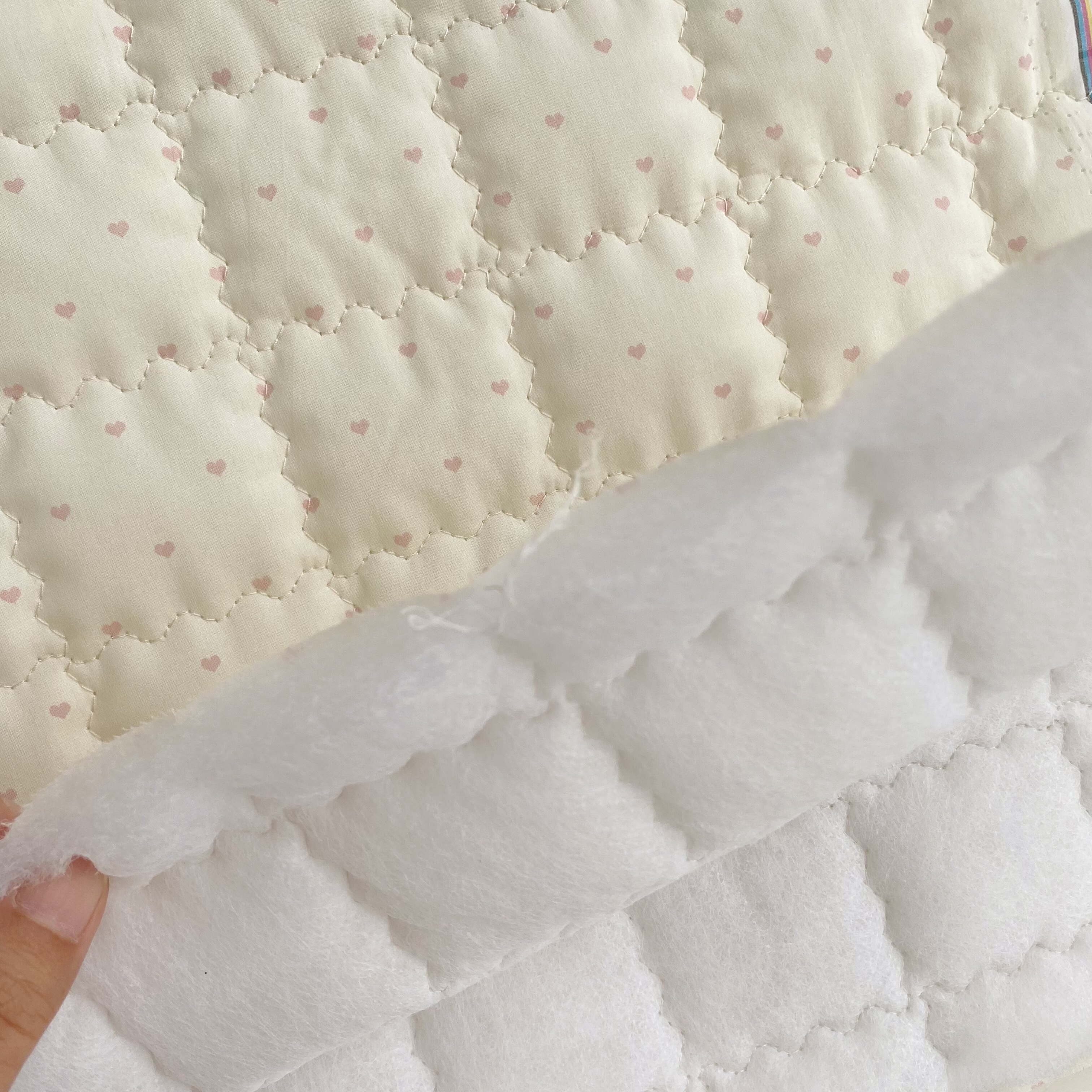 淡黄底爱心波浪方格绗棉包包棉衣餐垫坐垫家居宠物衣服手作面料,淘宝优惠券,粉丝福利购,淘宝优惠卷