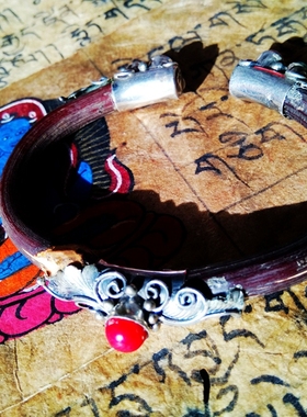 传统藏式纯银镶嵌宝石现货鸡血藤