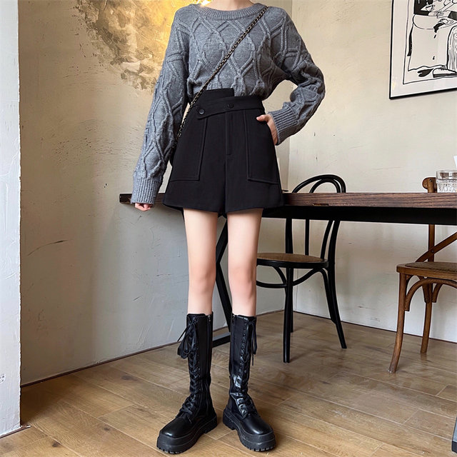 High-waisted versatile slimming shorts that cover the crotch