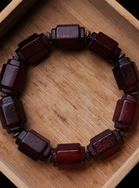 天然深红老玛瑙手链雕刻桶珠手持把玩件透光玉髓手串独特个性