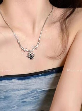 暗黑荆棘爱心钛钢项链女夏季ins嘻哈冷淡风配饰2026年新款锁骨链