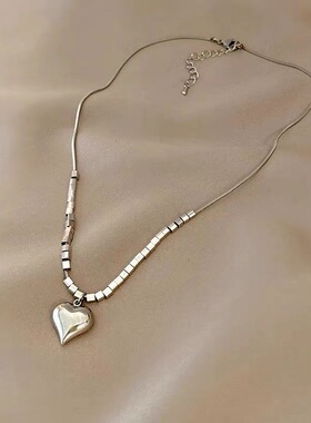 2025银色钛钢爱心项链女潮小众设计简约时尚锁骨链气质百搭毛衣链