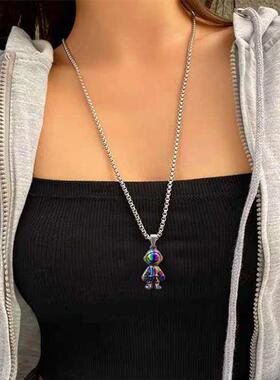 2025秋冬新款彩色太空人钛钢项链跨境爆款嘻哈太空人宇航员毛衣链
