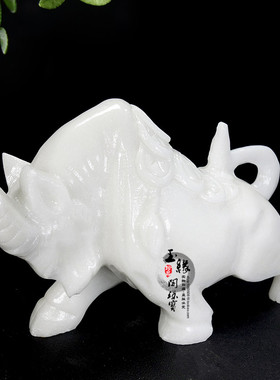 天然白玉牛摆件玉石牛气冲天生肖牛