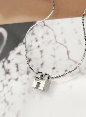 钛钢流行轻奢字母H吊坠时尚项链网红气质百搭英文HAPPY 锁骨链女