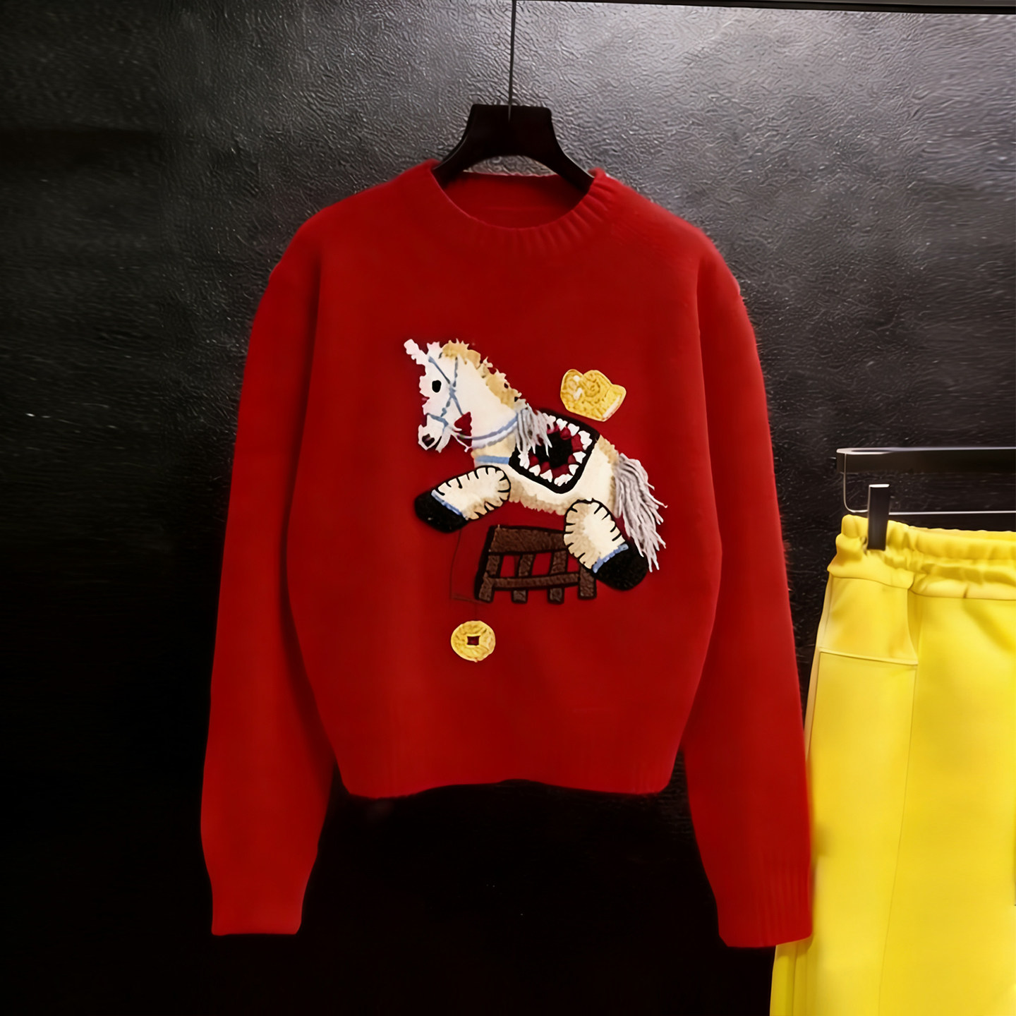 2025秋冬款新年喜庆小马刺绣红色圆领毛衣女小个子显瘦洋气针织衫,淘宝优惠券,粉丝福利购,淘宝优惠卷