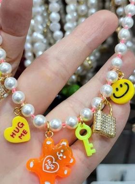 荧光色字母饼干人小熊吊坠项链