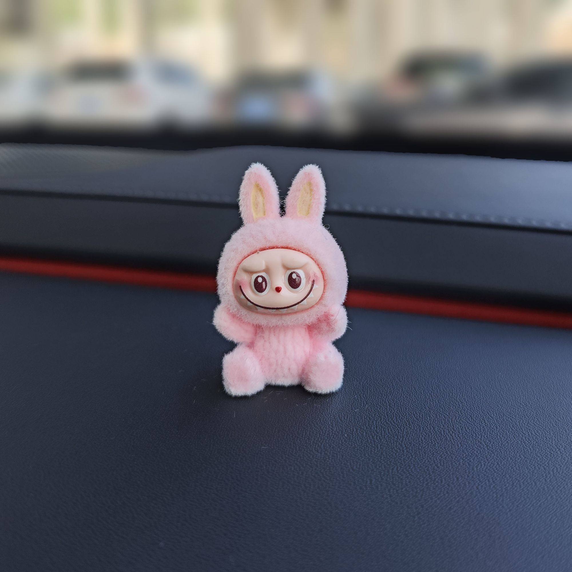 新款坐姿labubu拉布汽车中控台中控摆件卡通车载显示屏饰品,淘宝优惠券,粉丝福利购,淘宝优惠卷