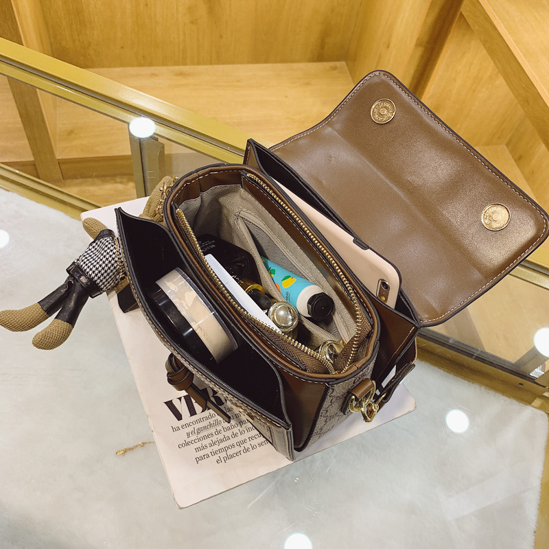 网红包包女2025春季新款潮时尚复古宽带小方包高级质感单肩斜挎包,淘宝优惠券,粉丝福利购,淘宝优惠卷