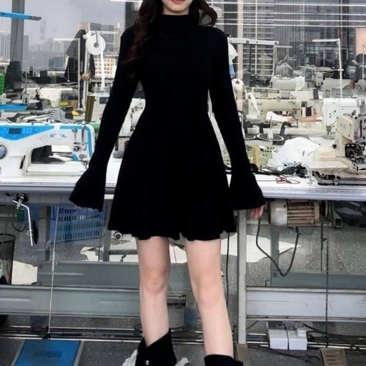 大码胖mm少女黑色高级半高领裙子秋冬收腰显瘦喇叭袖气质连衣裙女,淘宝优惠券,粉丝福利购,淘宝优惠卷