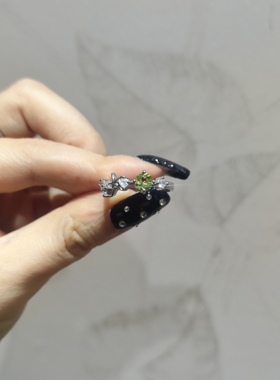 2026新品轻奢海星款小清新橄榄石碎钻百搭钛钢托开口可调节戒指