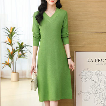 V-neck knitted dress for women 2024 new spring style mommy style long bottoming sweater dress with coat