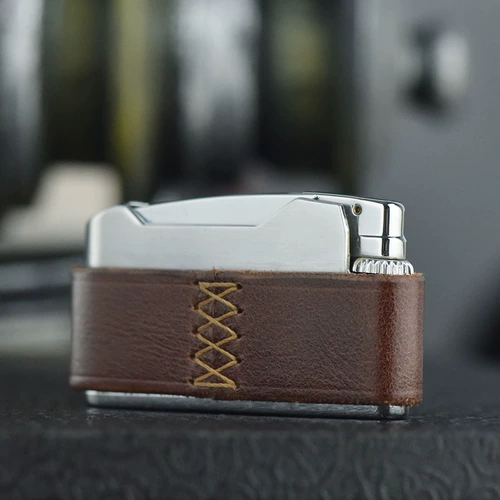 Новый продукт японский принц/принц ретро -колесный газ более легкая кожа шесть -характер мантра, чтобы подать мужчинам подарки