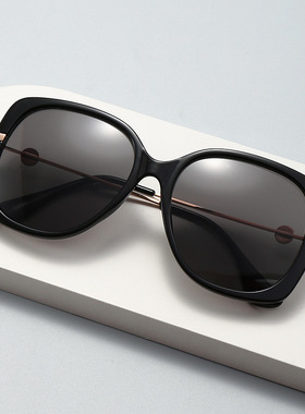 保罗雷朋官网时尚大框新款太阳镜跨境ins欧美复古墨镜 模特走秀街