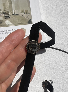 双层叠戴颈链黑色丝绒水钻项链女锁骨链暗黑细款choker配饰不褪色