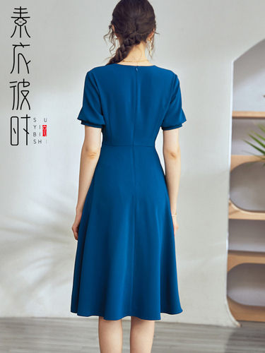 素衣彼时夏女士V领大摆连衣裙服装裁剪图 女灯笼袖中长裙子纸样板 - 图2