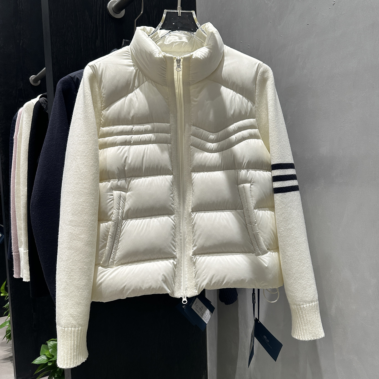 90%鸭绒立领短款轻薄羽绒服女2025秋冬新款针织袖运动棒球服外套 - 图0