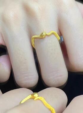 黄金色灵蛇戒指女小众设计时尚个性生肖蛇形戒子生日礼物送女朋友