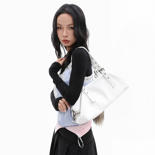 简着25AW 原创 白色 Balata软皮单肩腋下包 可调节波士顿法棍包 - 图1