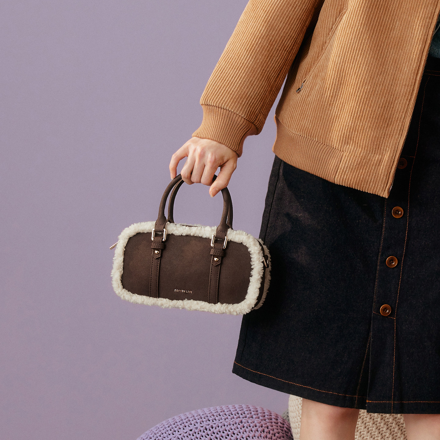 百思图2025冬季商场新款保龄球波士顿包时尚复古斜挎包女TY097DX5,淘宝优惠券,粉丝福利购,淘宝优惠卷