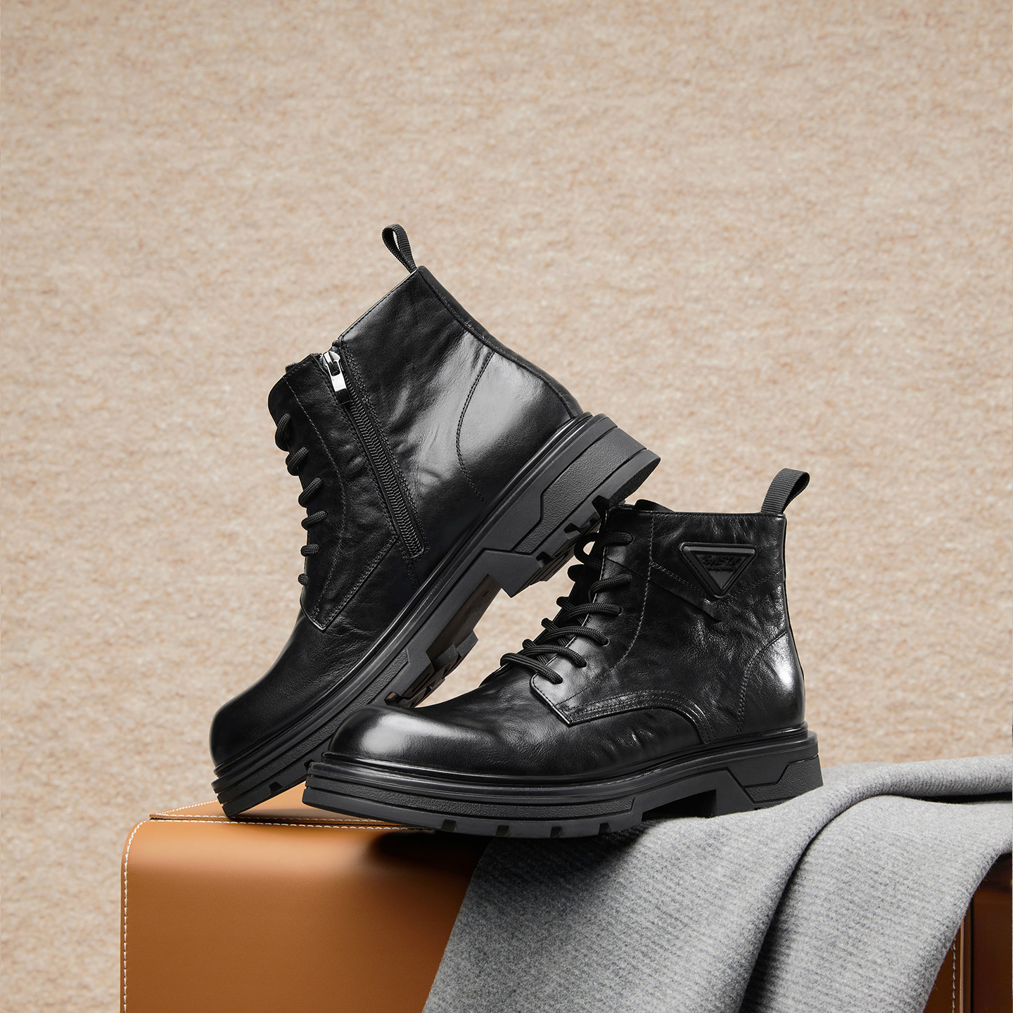 百思图25冬季商场新款加绒真皮马丁靴时尚户外保暖男短靴W9860DD5 - 图1