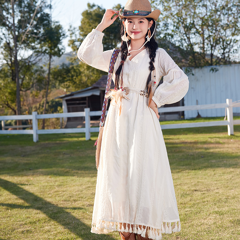 陌素小姐泰国三亚旅游穿搭套装云南大理民族风女装马甲连衣裙
