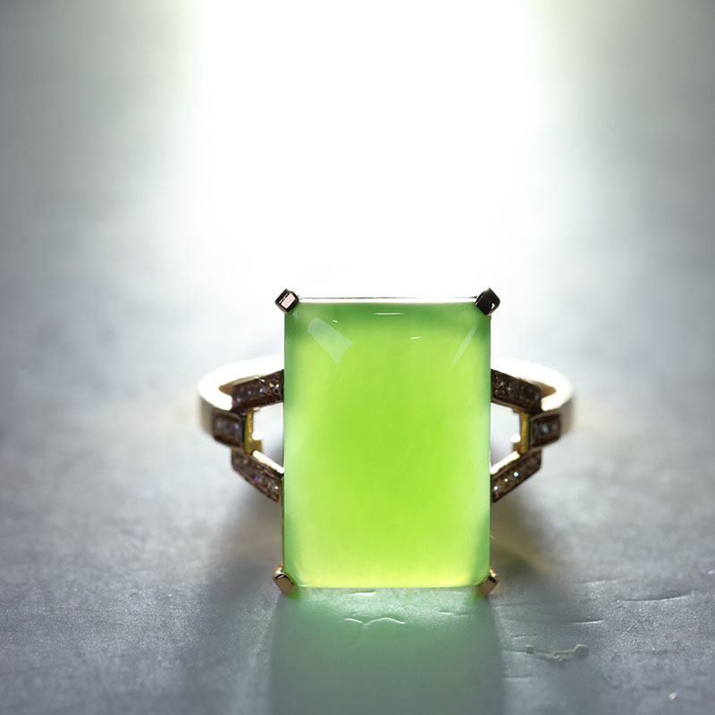 Fashion trendy Hetian jade gold inlaid hand jewelry for mom