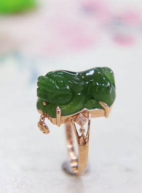 时尚潮流翡翠金镶玉手饰送老婆