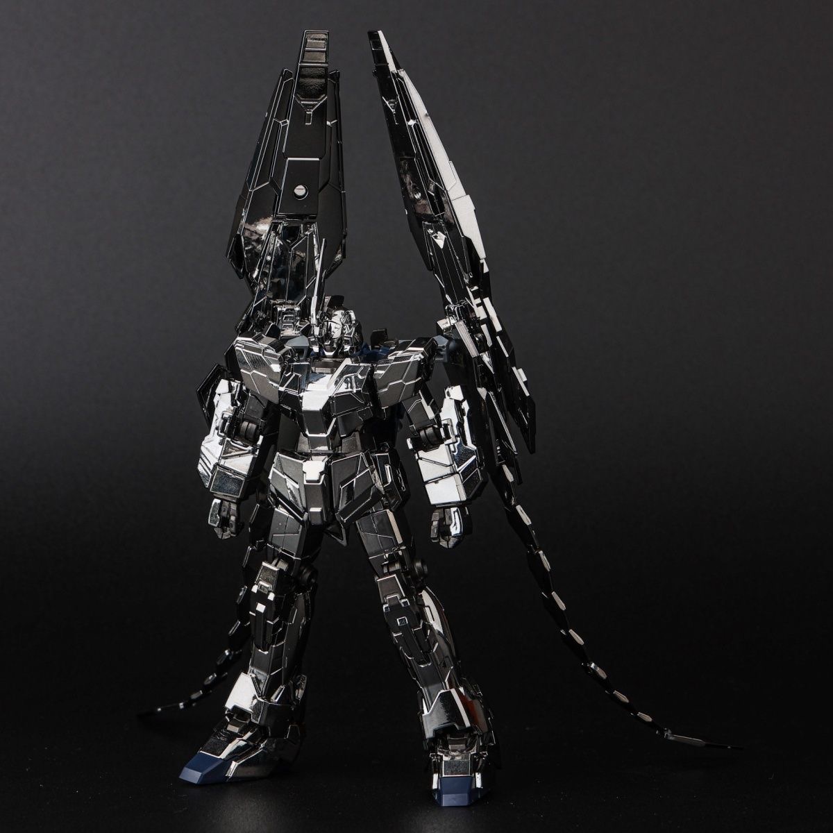 星动  HG 1/144菲尼克斯电镀暗钢3号机独角兽模式 电镀独角模式 - 图1