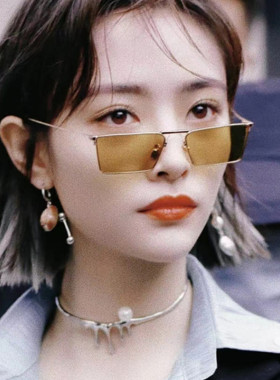 浅绿色墨镜小红书网红同款凹造型