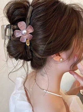 精致设计感粉色花朵珍珠抓夹女
